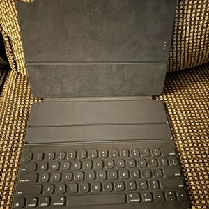 12.9” iPad Pro Apple Smart Keyboard Folio